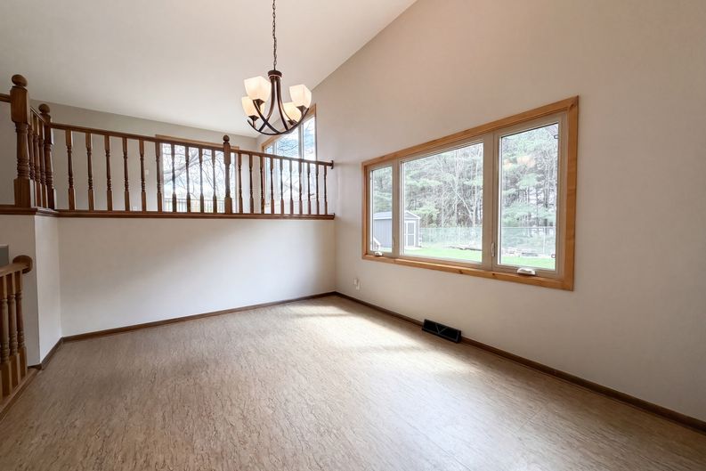 Photo 9 of 25 of 608 Lower Heritage Way, Farmington, MN