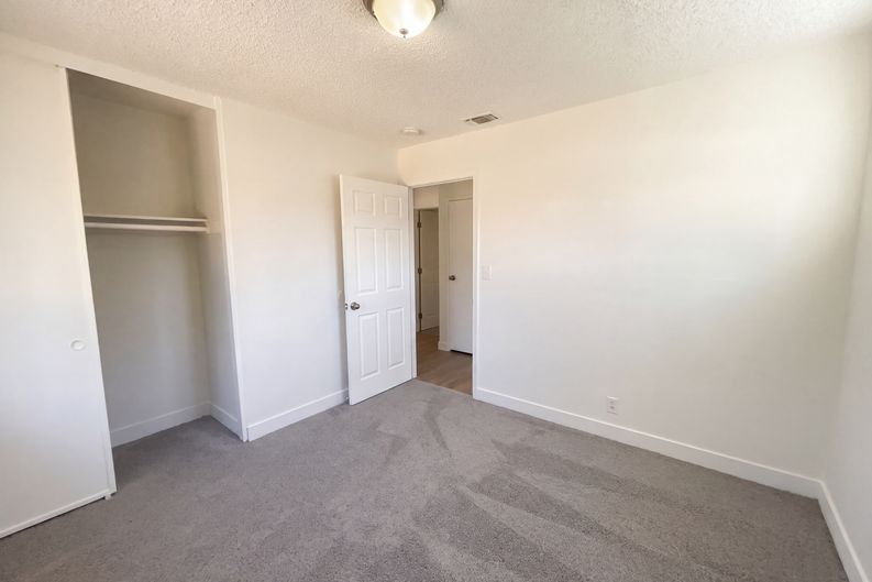 Photo 17 of 30 of 5313 Fernwood Way, Sacramento, CA