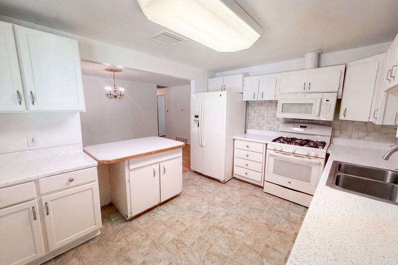 Photo 6 of 28 of 5667 Johnson St, Arvada, CO