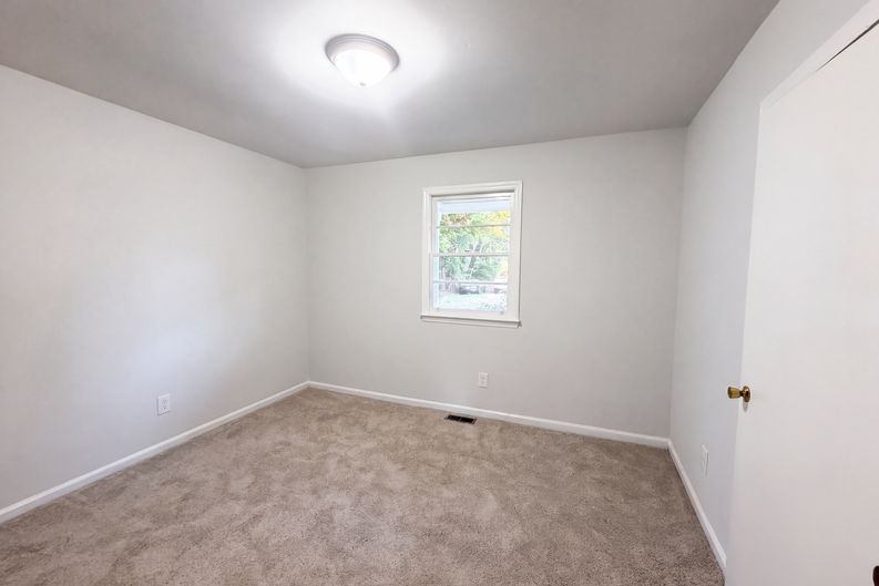 Photo 4 of 18 of 28 11th St, Greer, SC