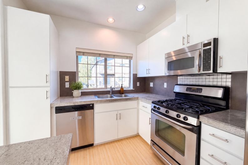 Photo 6 of 24 of 632 NE Garswood Ln, Beaverton, OR