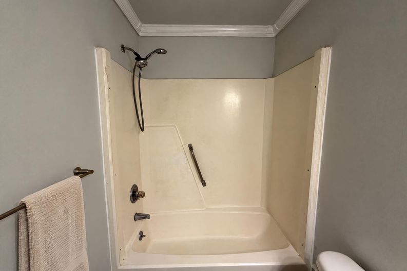 Photo 15 of 25 of 4614 Hickory Grove Rd, Mount Holly, NC