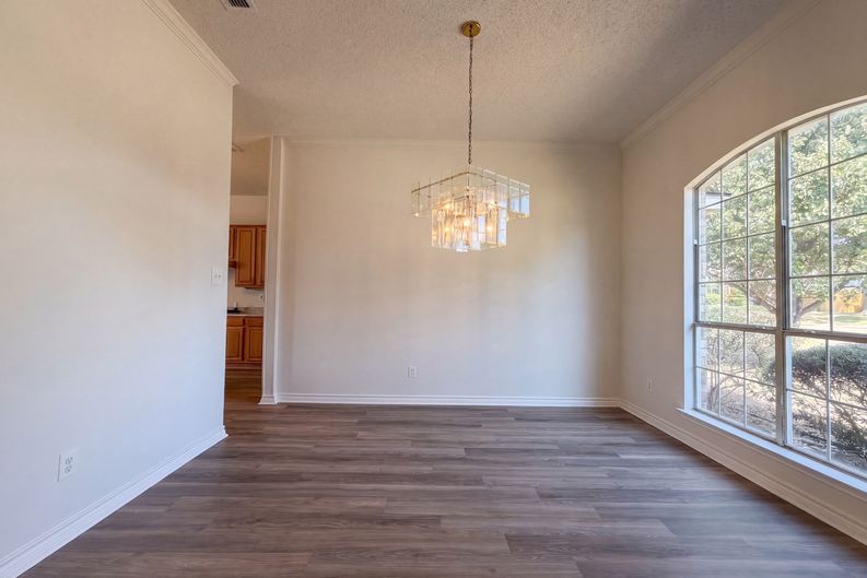 Photo 10 of 24 of 2915 Olympia Dr, Grand Prairie, TX