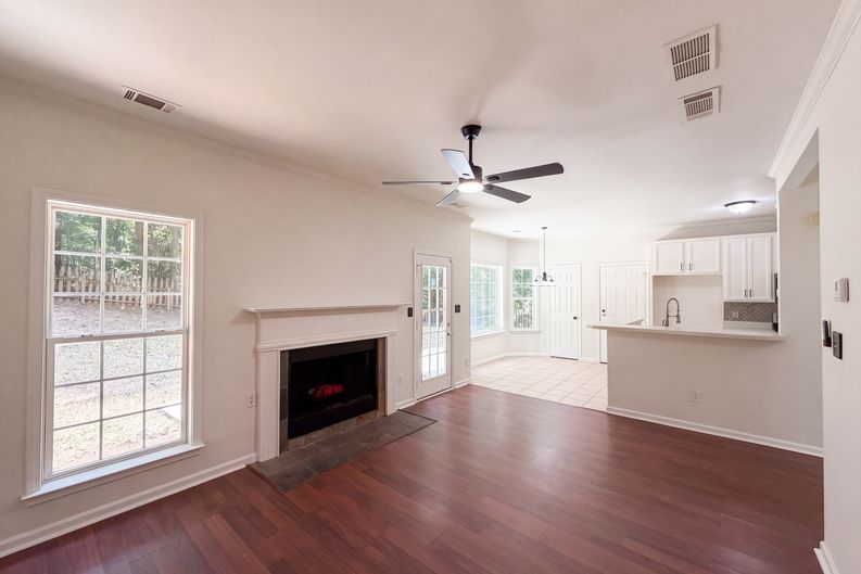 Photo 3 of 26 of 275 Forrest Ave, Fayetteville, GA