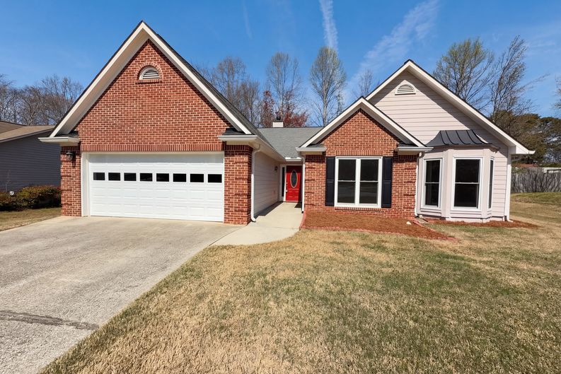 Photo 6 of 19 of 2840 Meridian Dr, Dacula, GA