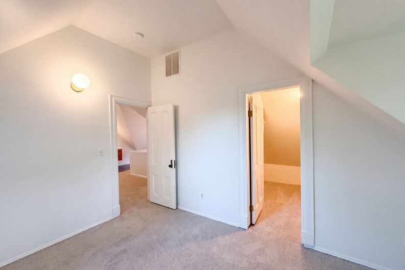 Photo 16 of 34 of 1710 NW Hoyt St, Portland, OR