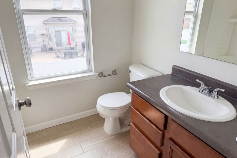 Photo 18 of 44 of 42824 Greystone Dr, Sterling Heights, MI