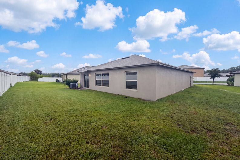 Photo 5 of 35 of 39693 Harvest Creek Ln, Zephyrhills, FL