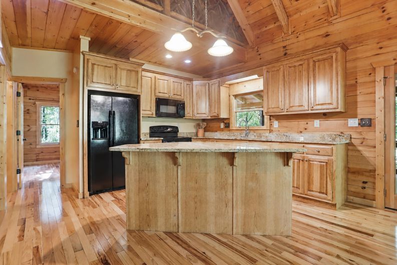 Photo 13 of 36 of 702 Ranch Mountain Dr, Dahlonega, GA