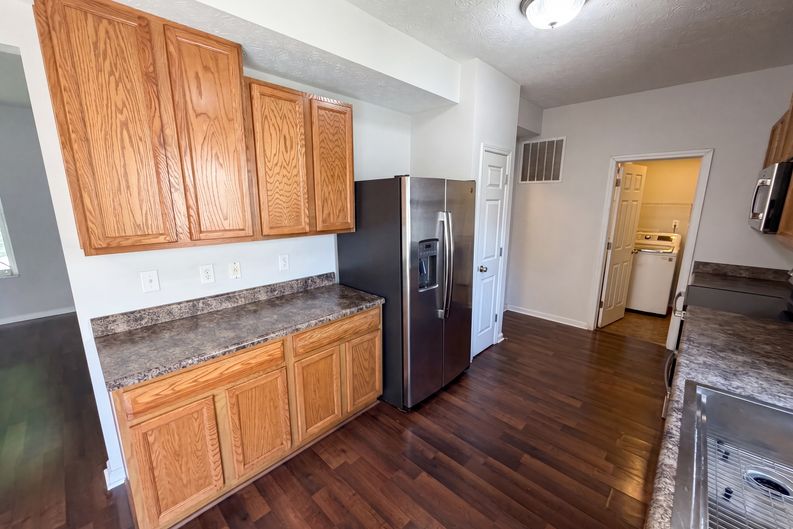 Photo 10 of 25 of 3469 Aylesford Ln, Indianapolis, IN
