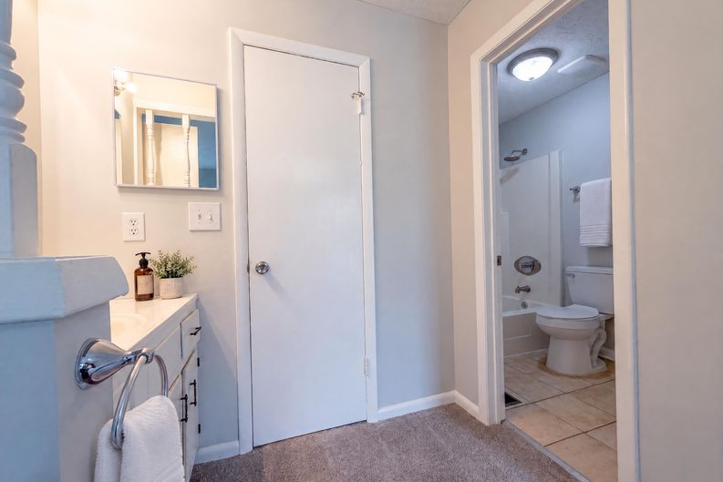 Photo 9 of 17 of 909 Axis Cir, Hope Mills, NC