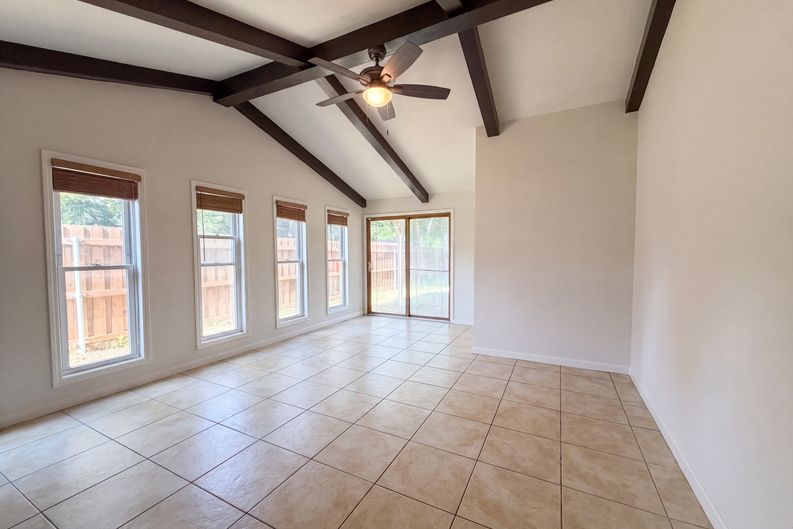 Photo 8 of 24 of 725 Ridgecrest Dr, Irving, TX