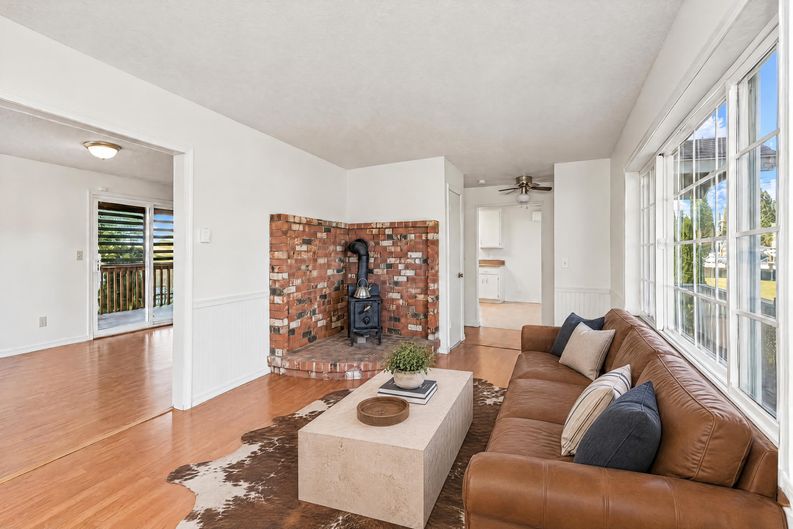 Photo 11 of 29 of 223 W Ellendale Ave, Dallas, OR