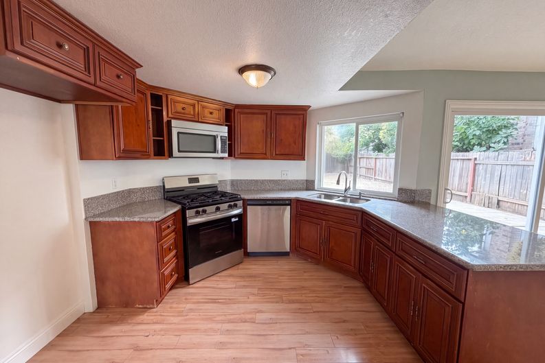 Photo 3 of 25 of 7804 McClintock Way, Sacramento, CA