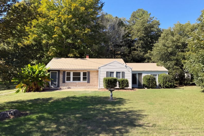 Photo 20 of 22 of 3511 Helmstetler Rd, Lexington, NC