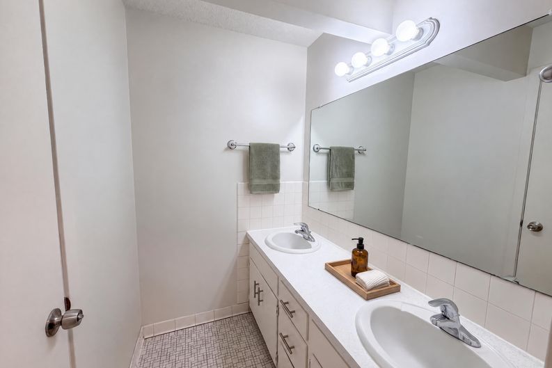 Photo 16 of 30 of 15393 Trillium Cir, Eden Prairie, MN