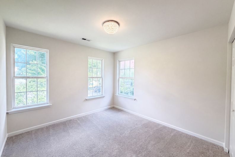 Photo 11 of 22 of 14542 Arbor Ridge Dr, Charlotte, NC