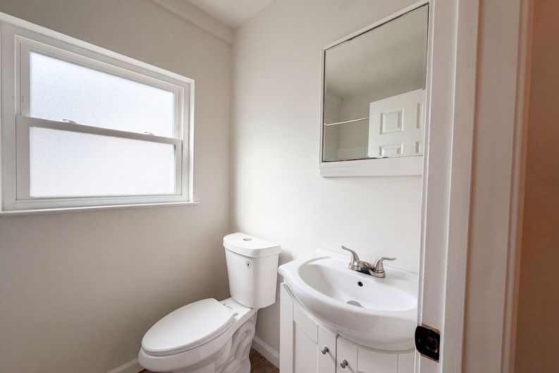 Photo 6 of 17 of 8479 Lake Dr, Cedar Hill, MO
