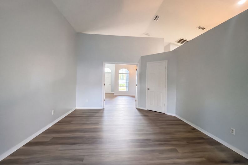 Photo 15 of 41 of 9703 Glenpointe Dr, Riverview, FL