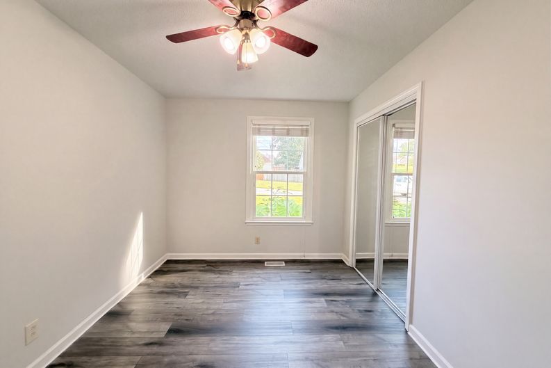 Photo 10 of 18 of 1227 Crystal Dr, Clarksville, TN