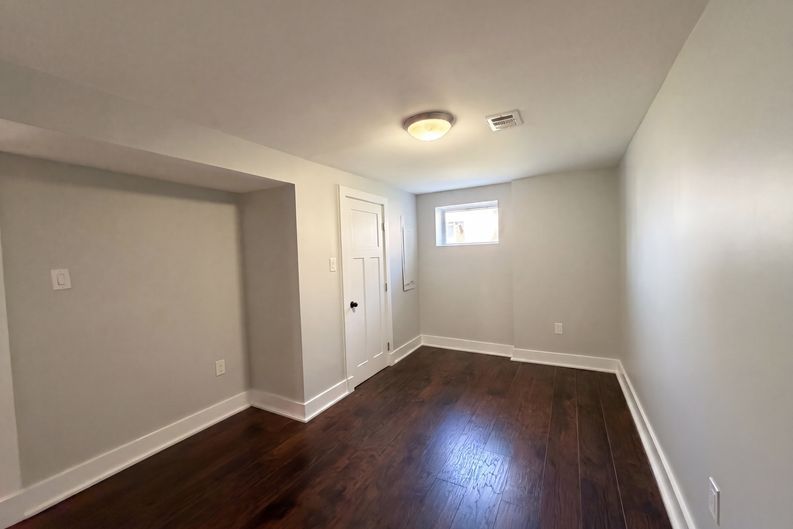 Photo 20 of 24 of 6515 Carriage Dr, Alexandria, VA