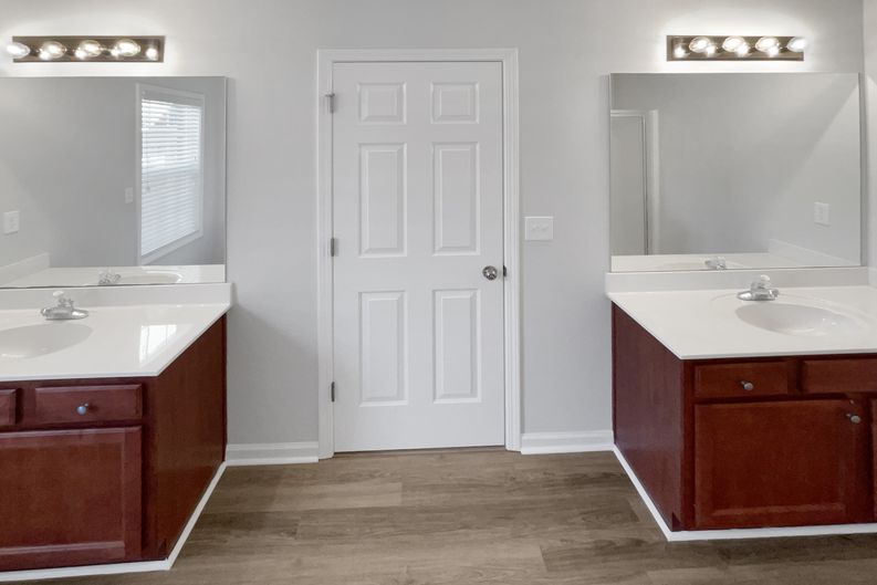 Photo 12 of 52 of 1622 Halliard Dr, Lawrenceville, GA