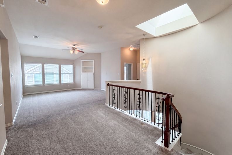 Photo 13 of 32 of 10330 Sandbar Dr, Irving, TX