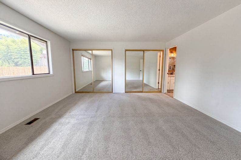 Photo 4 of 16 of 4246 Spring Rock Cir, West Linn, OR