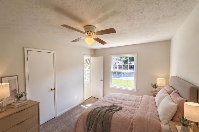 Photo 10 of 20 of 5807 Cobbrook Dr, Ellenwood, GA