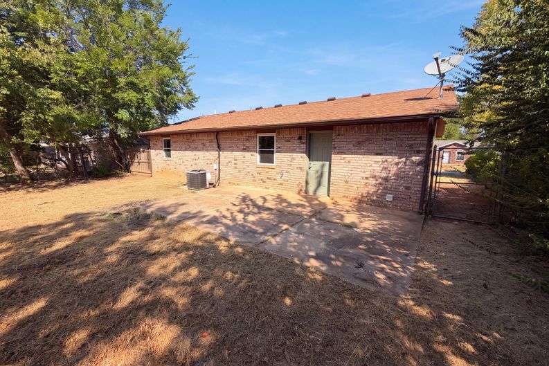 Photo 14 of 15 of 510 Holsey Dr, Noble, OK