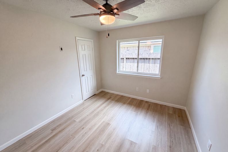 Photo 12 of 20 of 318 Floravista Dr, Webster, TX