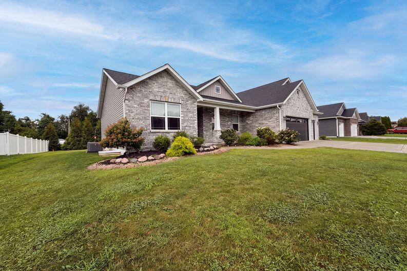 Photo 18 of 20 of 217 Emerald Way W, Granite City, IL