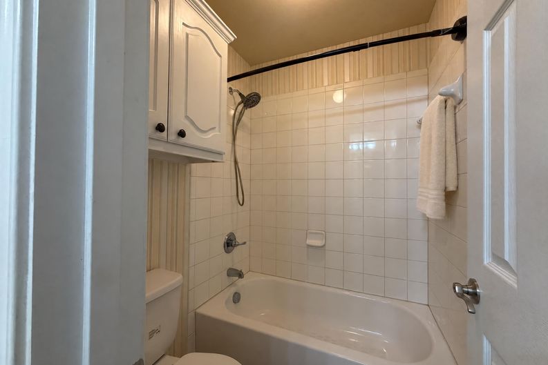 Photo 21 of 29 of 409 Lone Oak Ct, Kennedale, TX