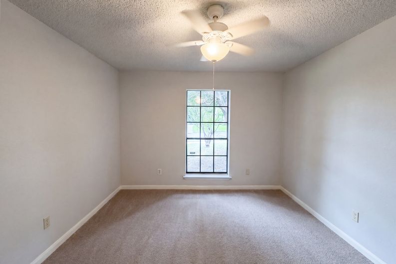 Photo 8 of 17 of 1604 Danube Ln, Plano, TX