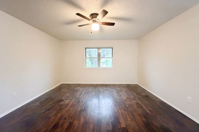 Photo 4 of 18 of 203 W Hogan Dr, Copperas Cove, TX