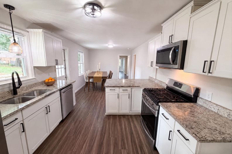Photo 13 of 29 of 1710 Fairhaven Dr, Columbia, SC