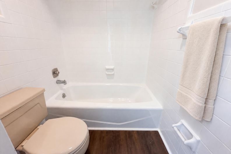 Photo 12 of 21 of 8022 Timber Lake Ln, Sarasota, FL