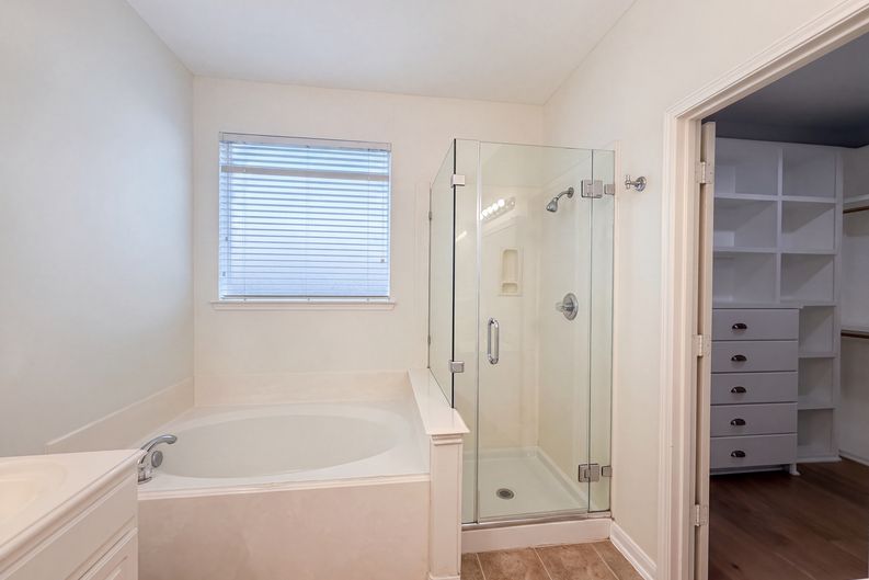 Photo 23 of 38 of 11314 Sailwing Creek Ct, Pearland, TX
