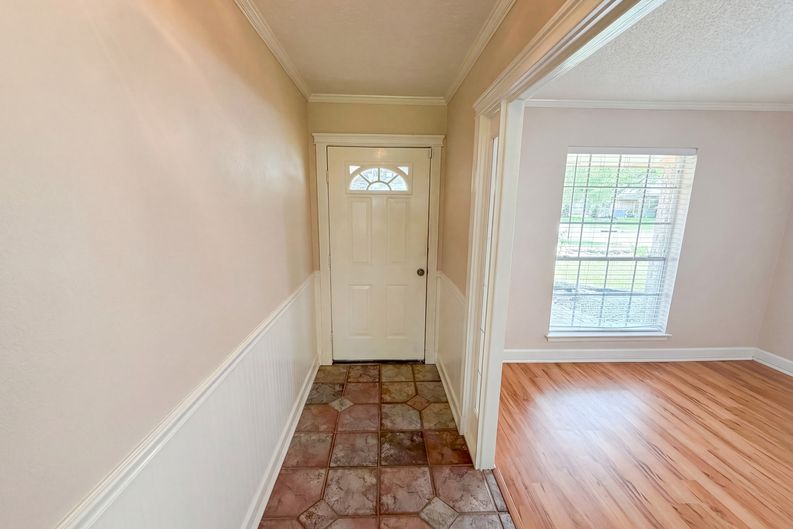 Photo 8 of 21 of 1902 New Orleans St, Deer Park, TX