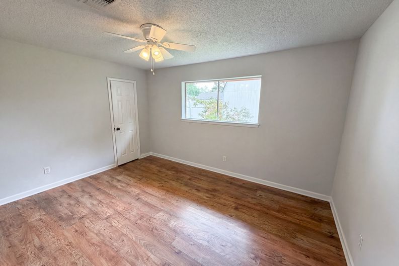 Photo 15 of 21 of 1902 New Orleans St, Deer Park, TX