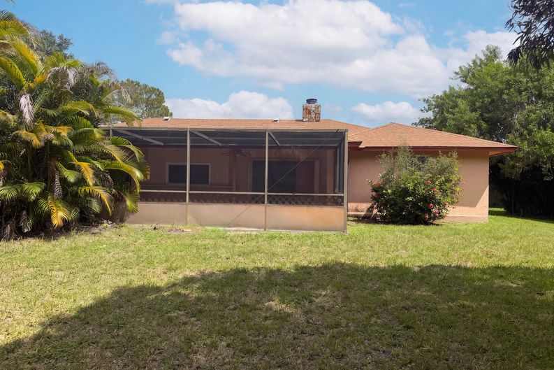 Photo 5 of 30 of 3123 SE Quanset Cir, Stuart, FL