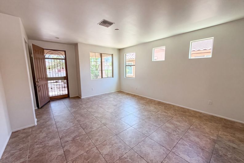 Photo 8 of 25 of 7452 S Golden Shore Dr, Tucson, AZ