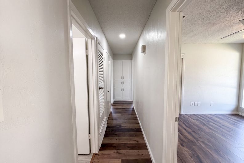 Photo 11 of 25 of 2136 Mountainview Dr, Hurst, TX