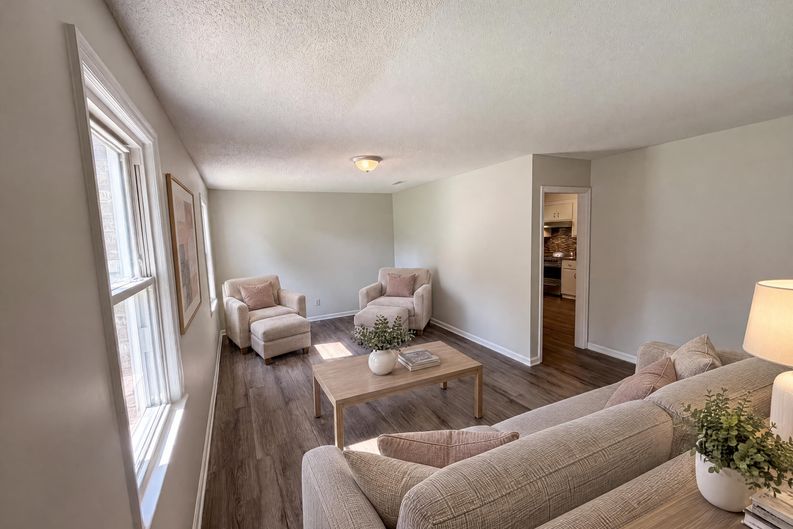 Photo 3 of 23 of 1328 Baffin Bay Rd, Columbia, SC