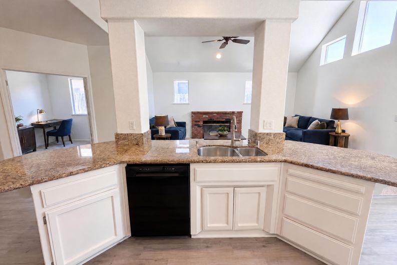 Photo 7 of 31 of 4711 Wildflower Ln, Rocklin, CA