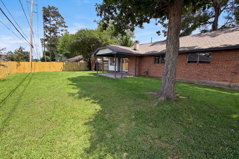 Photo 5 of 21 of 311 Fir Ridge Dr, Huffman, TX