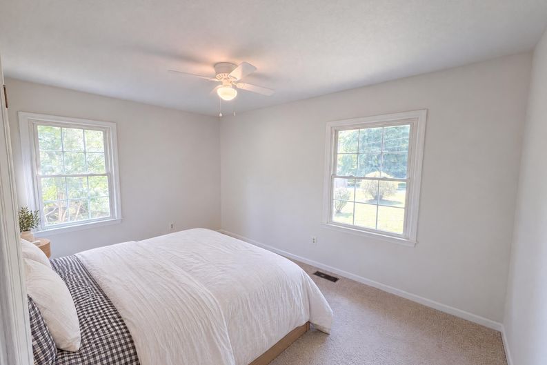 Photo 10 of 20 of 3221 Meadow Ln, Winston Salem, NC