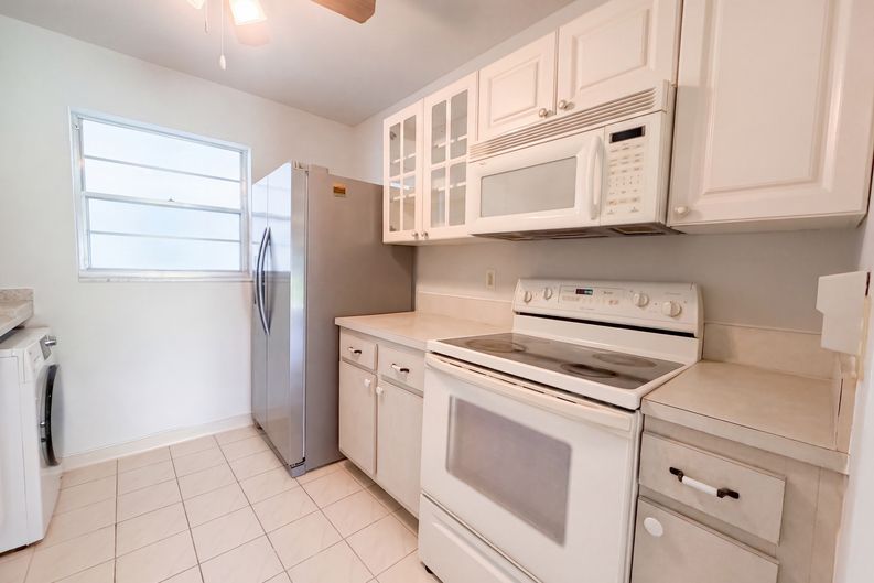 Photo 11 of 23 of 400 SW Golfview Ter, Boynton Beach, FL
