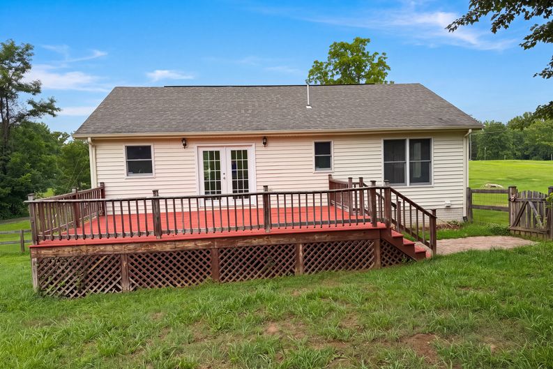 Photo 5 of 22 of 8749 Christopher Ln, Warrenton, VA