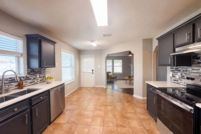 Photo 9 of 21 of 4609 Oxford Dr, Killeen, TX